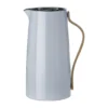 Stelton Pichet à Café Isotherme Emma 2 Stelton Pichet à Café Isotherme Emma -Magasin D'Art De La Table De Qualité 19068 01 1 ProductImageMain 2d351810c2