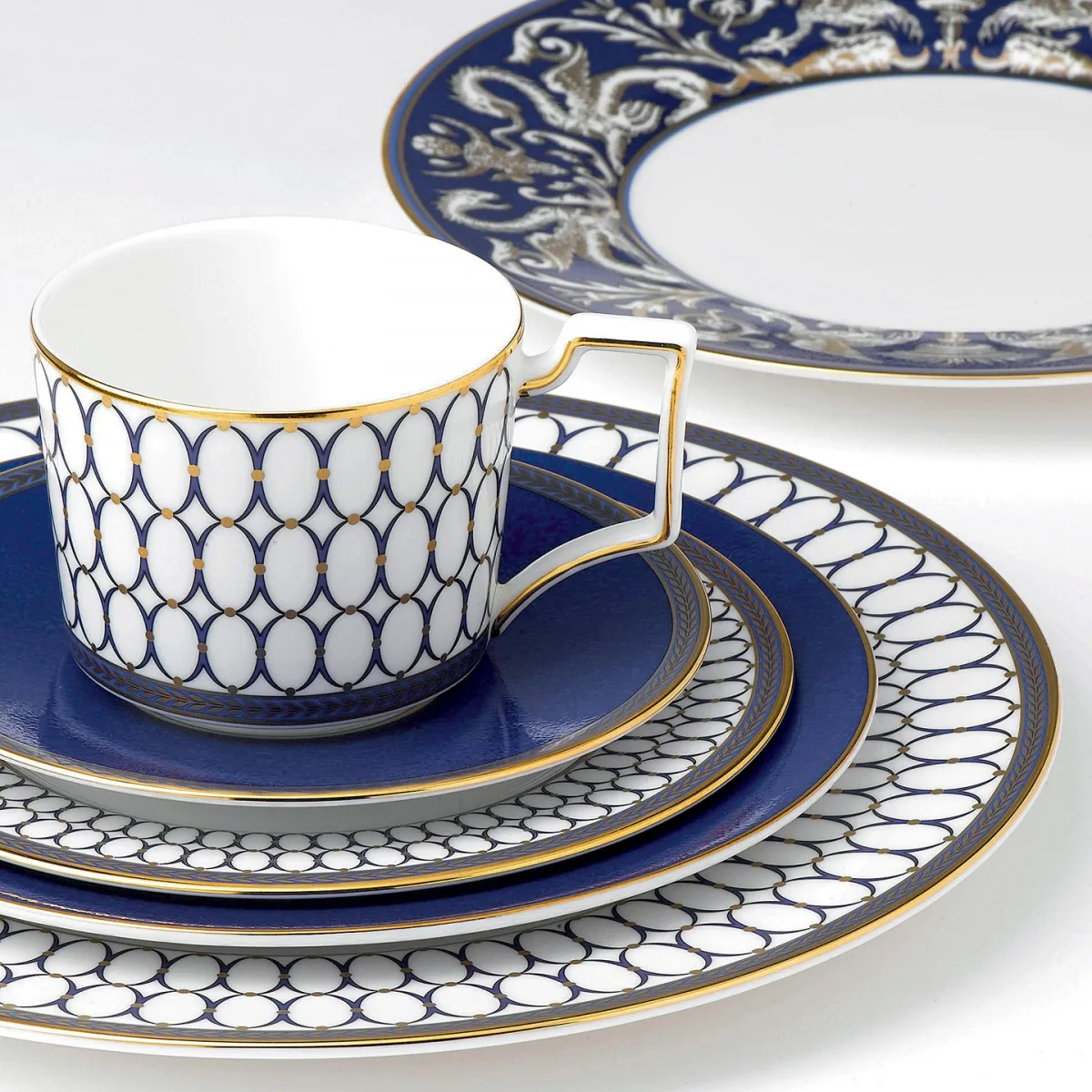 Wedgwood Assiette à Bordure Bleue Renaissance Gold 4 Wedgwood Assiette à Bordure Bleue Renaissance Gold – Image 2