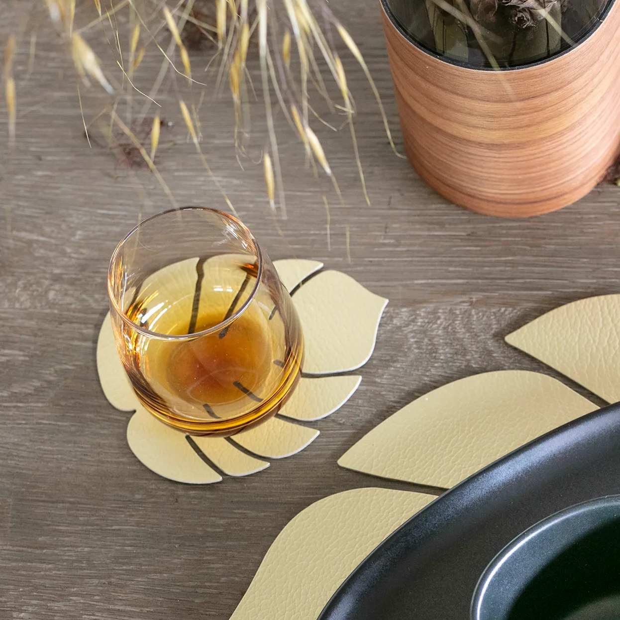 LIND DNA Dessous De Verre Monstera Leaf Hippo 5 LIND DNA Dessous De Verre Monstera Leaf Hippo – Image 3