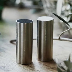 House Doctor Salière Et Poivrier Tall 5 House Doctor Salière Et Poivrier Tall -Magasin D'Art De La Table De Qualité 42325 01 02 e2d8dd2ed8