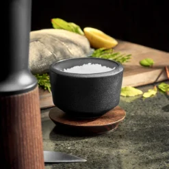 Rosendahl Pot à Sel Avec Couvercle Rå 15 Cl 7 Rosendahl Pot à Sel Avec Couvercle Rå 15 Cl -Magasin D'Art De La Table De Qualité 500807 01 2 EnvironmentImage 3be8e48d17