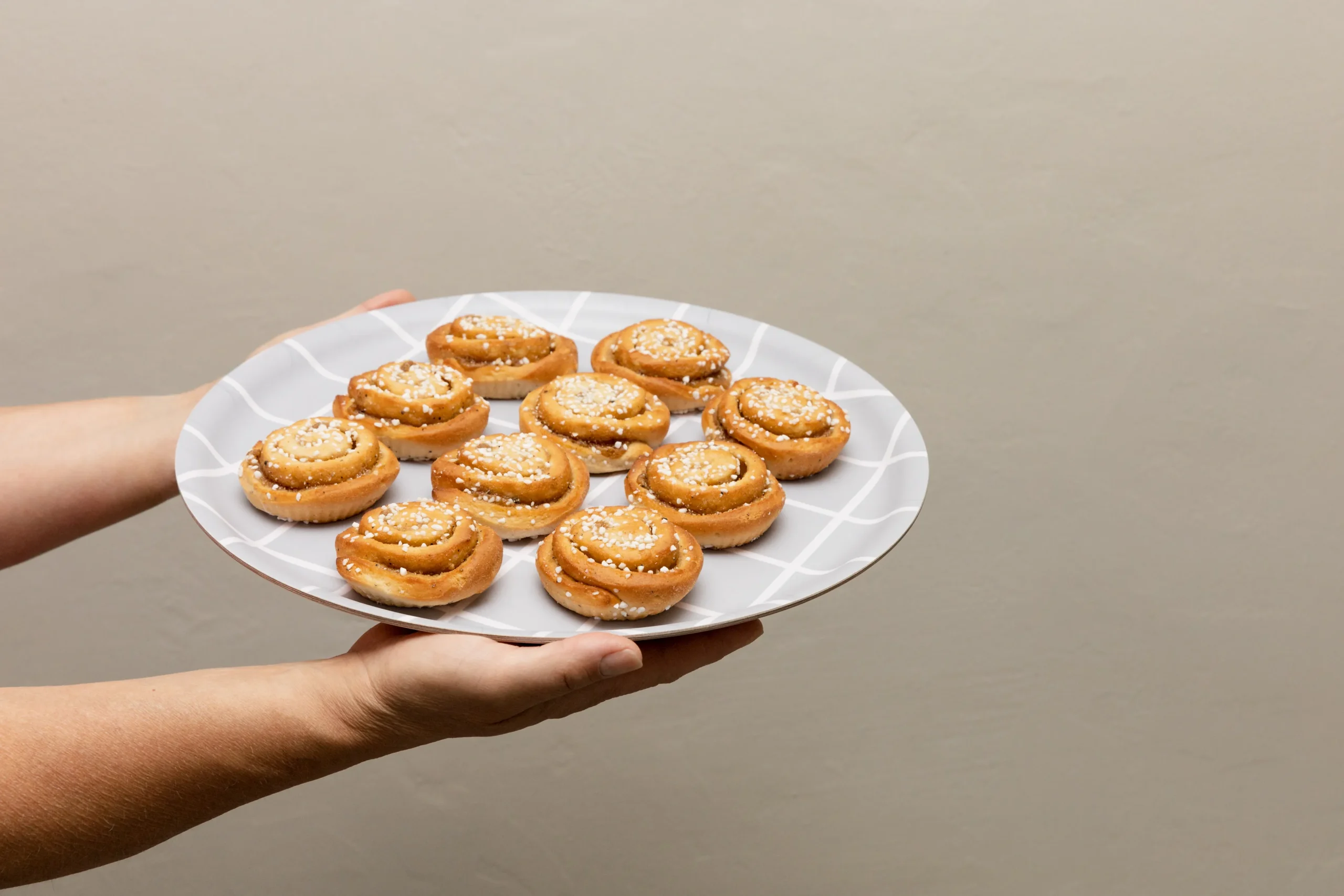 Muurla Plateau Checks & Stripes Ø35 Cm 5 Muurla Plateau Checks & Stripes Ø35 Cm – Image 3