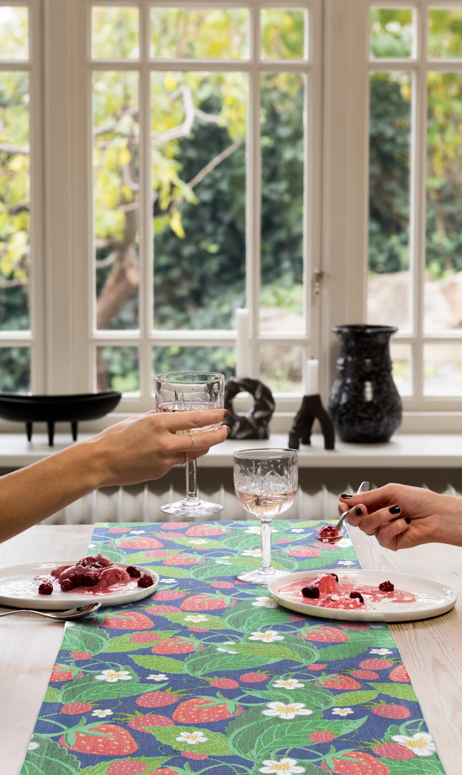 Chemin De Table Sengana 4 Chemin De Table Sengana – Image 2