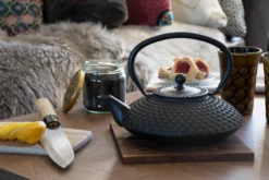 Théière Ovale Satake 1,2 L 5 Théière Ovale Satake 1,2 L -Magasin D'Art De La Table De Qualité 580606 01 40 EnvironmentImage 870d8363d4