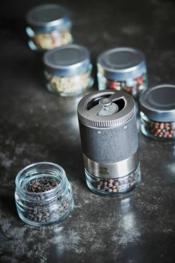 Peugeot Moulin à Poivre Maestro 11 Cm 15 Peugeot Moulin à Poivre Maestro 11 Cm -Magasin D'Art De La Table De Qualité 580875 01 40 EnvironmentImage 4f40dd0ae4