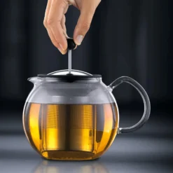 Bodum Théière Assam Chrome -Magasin D'Art De La Table De Qualité p 22054 02 04 d001bbb5a3